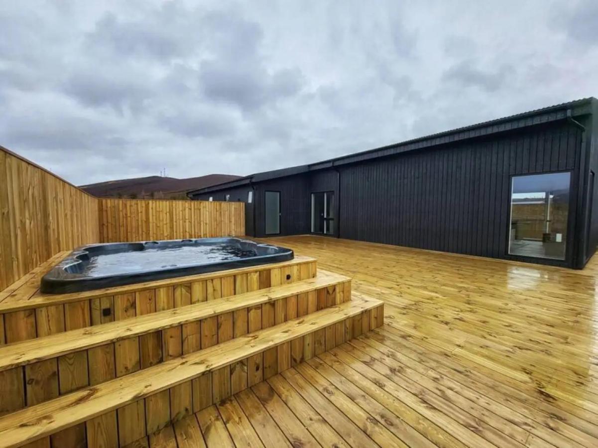 Luxury Log Home With A Hot Tub Сельфосс Екстер'єр фото