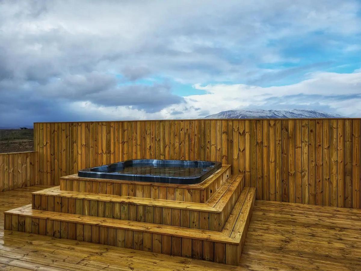 Luxury Log Home With A Hot Tub Сельфосс Екстер'єр фото
