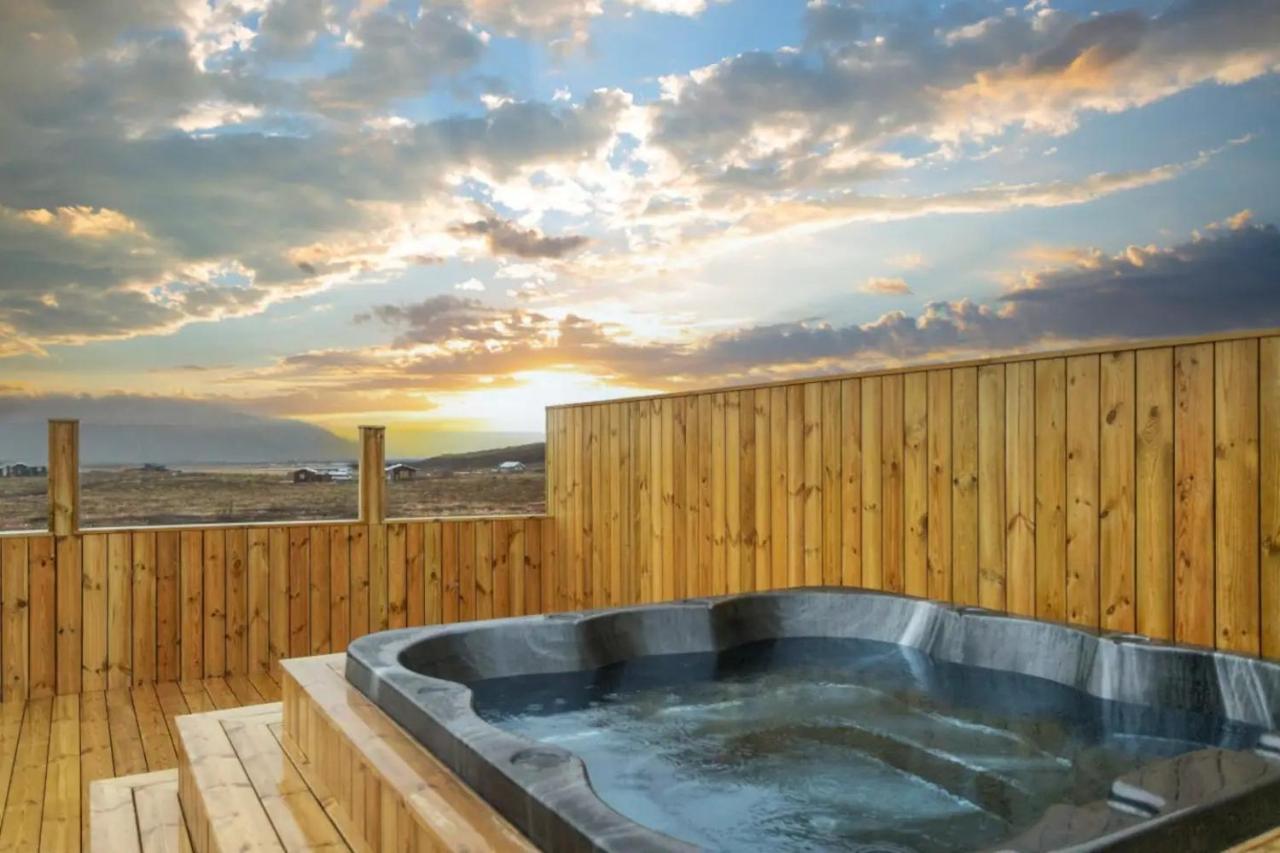 Luxury Log Home With A Hot Tub Сельфосс Екстер'єр фото