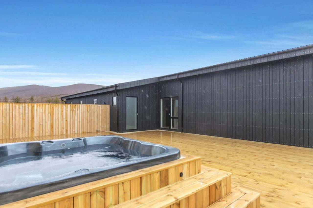 Luxury Log Home With A Hot Tub Сельфосс Екстер'єр фото